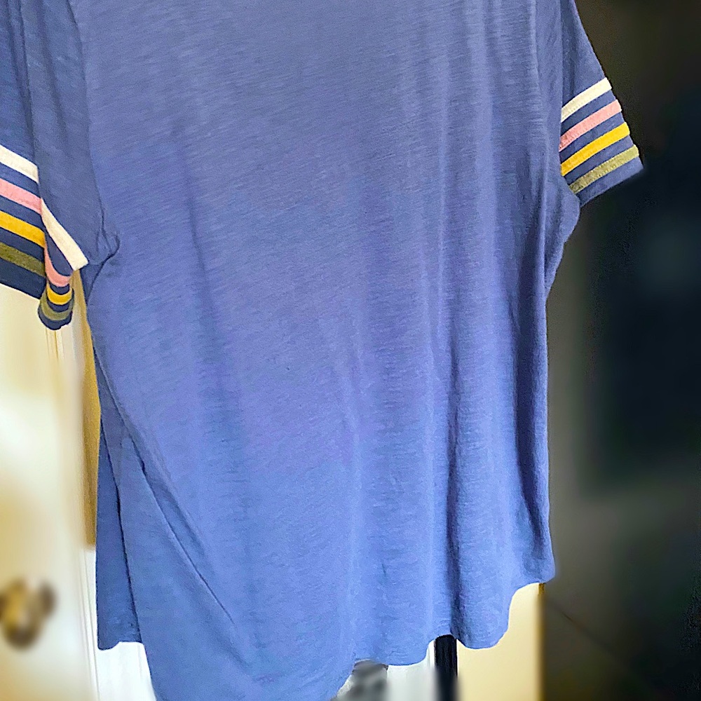 Maurices Graphic Tee with model photo - Picture 2 of 4